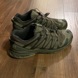 Salomon XA Pro 3D size 9.5 color green hiking shoes